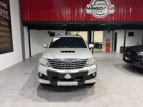 TOYOTA-HILUX SW4-3.0 SRV 4X4 7 LUGARES 16V TURBO INTERCOOLER DIESEL 4P AUTOMÁTICO TOYOTA-HILUX SW4-2014