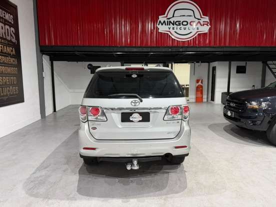 TOYOTA-HILUX SW4-3.0 SRV 4X4 7 LUGARES 16V TURBO INTERCOOLER DIESEL 4P AUTOMÁTICO TOYOTA-HILUX SW4-2014