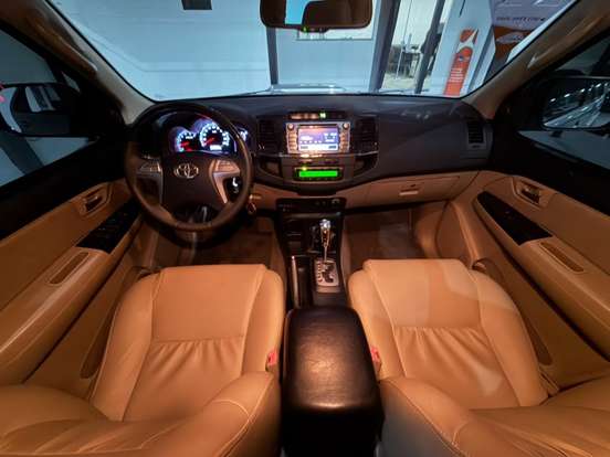 TOYOTA-HILUX SW4-2014