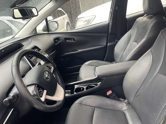 TOYOTA-PRIUS-2016