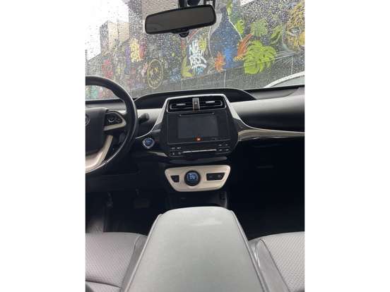 TOYOTA-PRIUS-2016