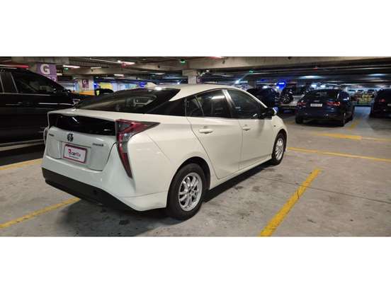 TOYOTA-PRIUS-2017