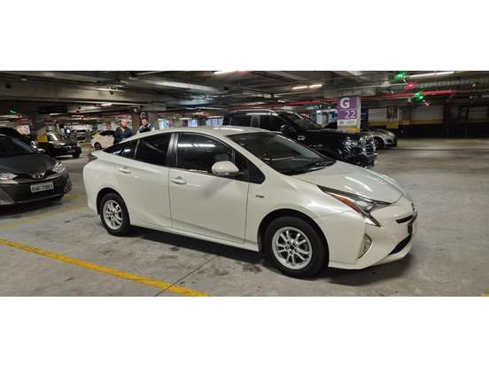 TOYOTA-PRIUS-2017
