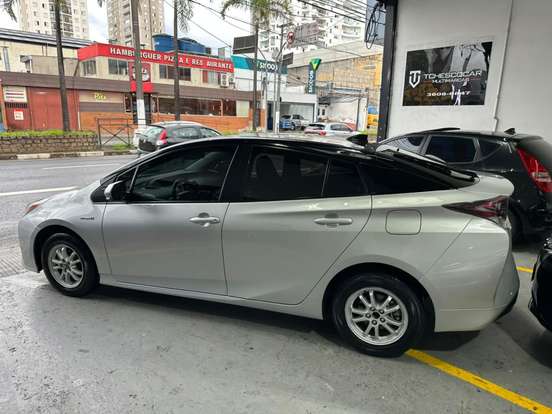 TOYOTA-PRIUS-2018