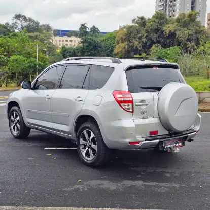 TOYOTA-RAV4-2011