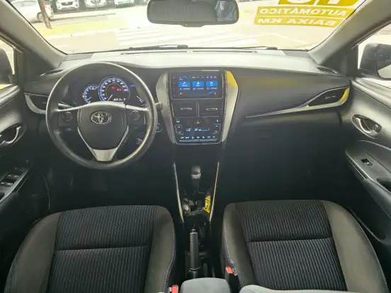 TOYOTA-YARIS-2018