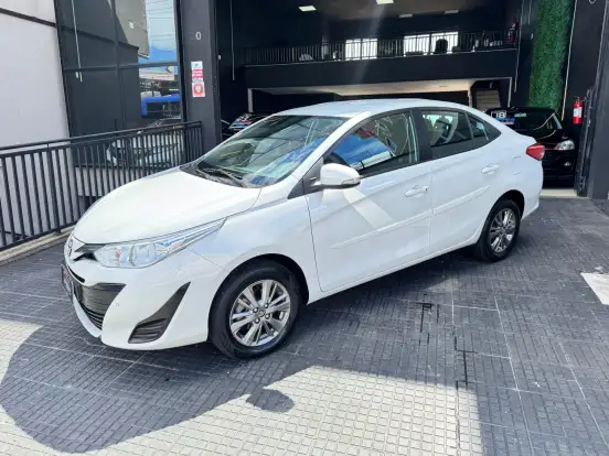 TOYOTA-YARIS-2021