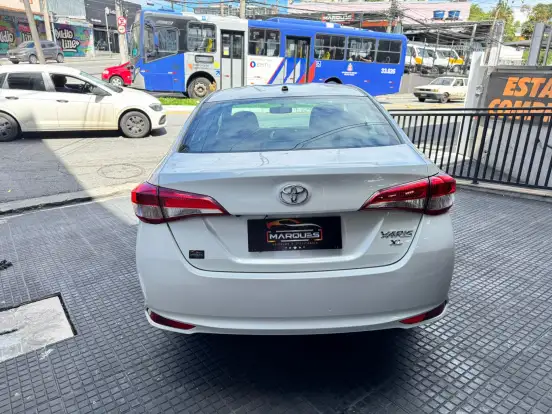 TOYOTA-YARIS-2021