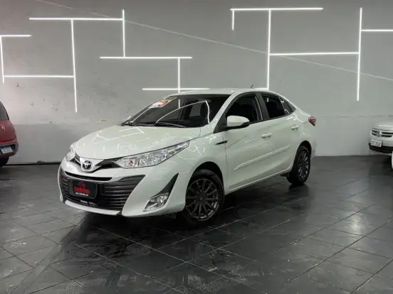 TOYOTA-YARIS-2019