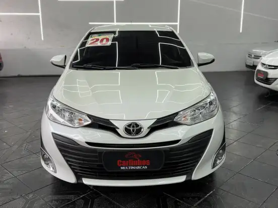 TOYOTA-YARIS-2019