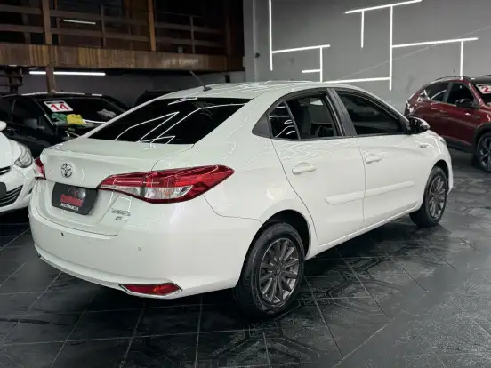TOYOTA-YARIS-2019