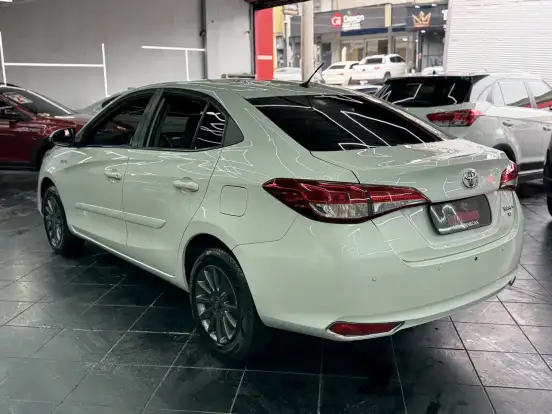 TOYOTA-YARIS-2019