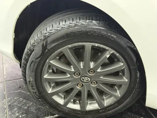 TOYOTA-YARIS-2019