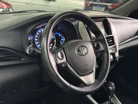 TOYOTA-YARIS-2019
