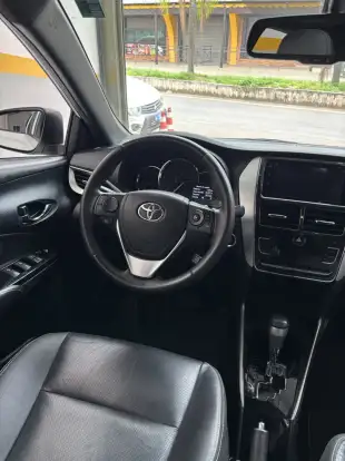 TOYOTA-YARIS-2019