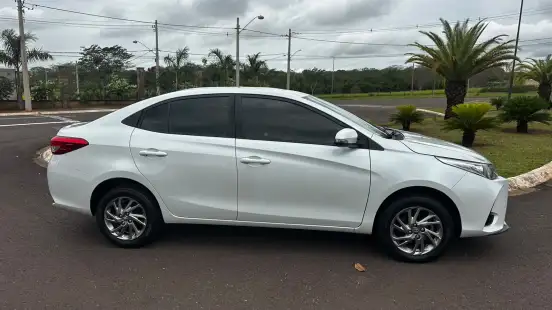 TOYOTA-YARIS-2022