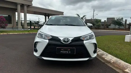 TOYOTA-YARIS-2022