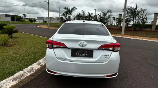 TOYOTA-YARIS-2022