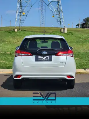 TOYOTA-YARIS-2021