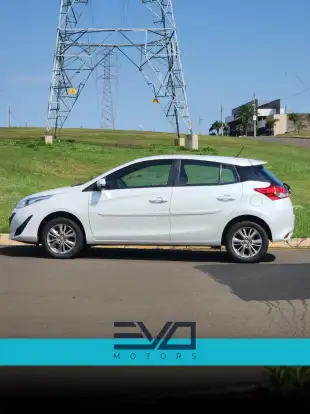 TOYOTA-YARIS-2021