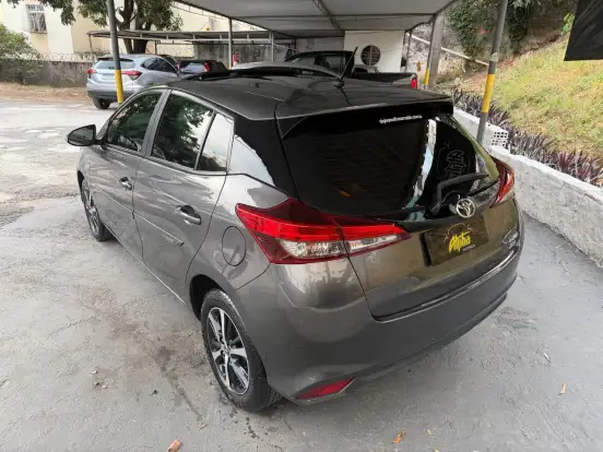 TOYOTA-YARIS-2021