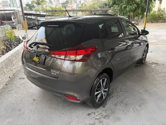 TOYOTA-YARIS-2021
