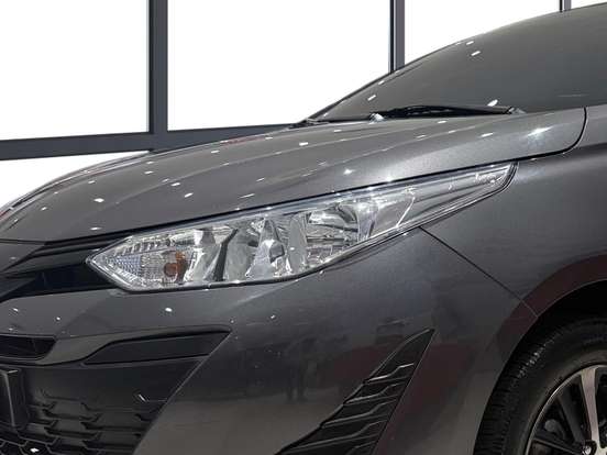 TOYOTA-YARIS-2021