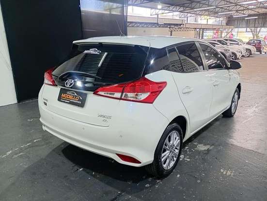 TOYOTA-YARIS-2018