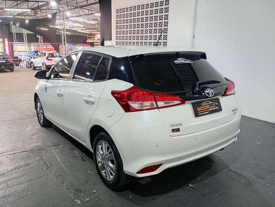 TOYOTA-YARIS-2018