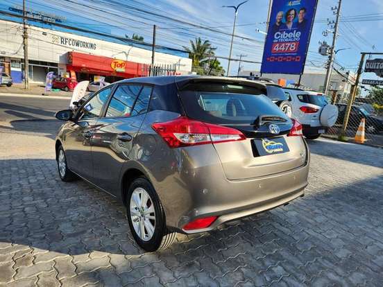 TOYOTA-YARIS-2018