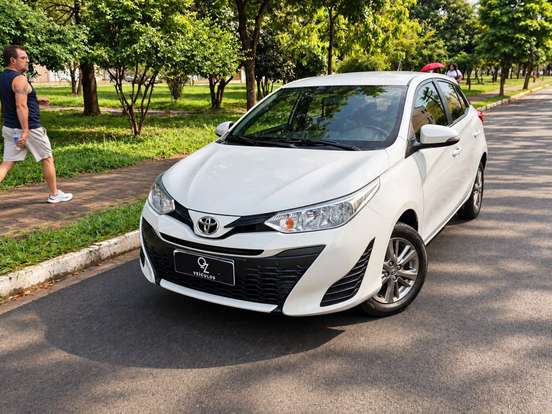TOYOTA-YARIS-2021