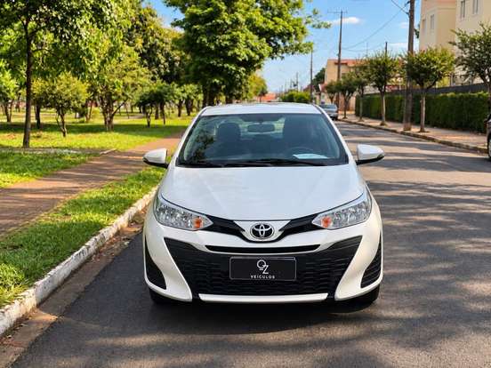 TOYOTA-YARIS-2021