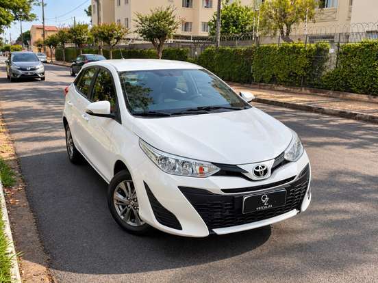 TOYOTA-YARIS-2021