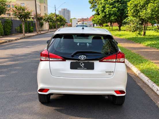 TOYOTA-YARIS-2021