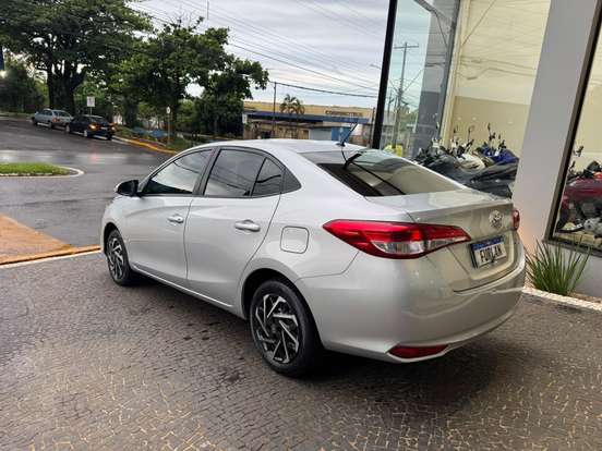 TOYOTA-YARIS-2020
