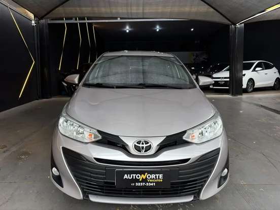 TOYOTA-YARIS-2019