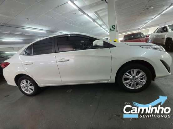 TOYOTA-YARIS-2019