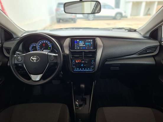 TOYOTA-YARIS-2024