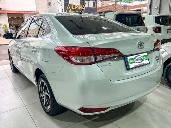 TOYOTA-YARIS-2023