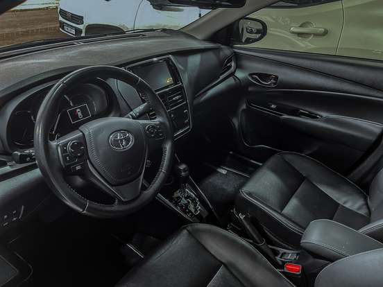 TOYOTA-YARIS-2023