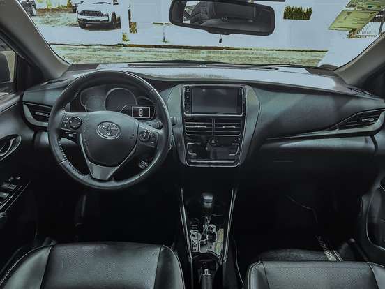 TOYOTA-YARIS-2023
