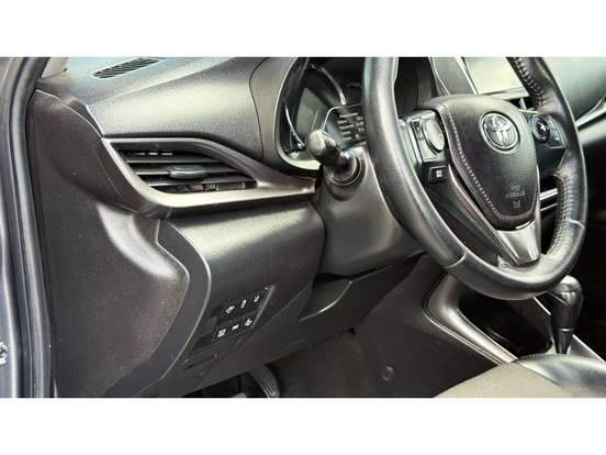TOYOTA-YARIS-2022