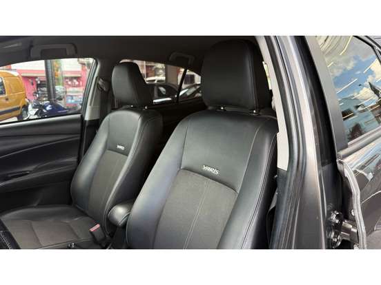 TOYOTA-YARIS-2022