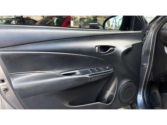 TOYOTA-YARIS-2022