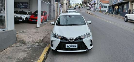 TOYOTA-YARIS-2024