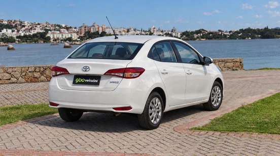 TOYOTA-YARIS-2024