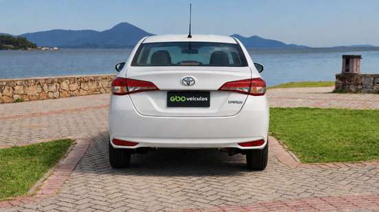TOYOTA-YARIS-2024