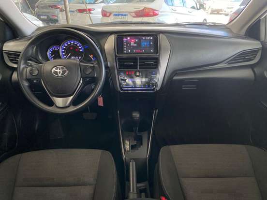 TOYOTA-YARIS-2024