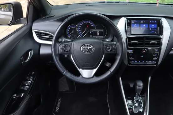 TOYOTA-YARIS-2019