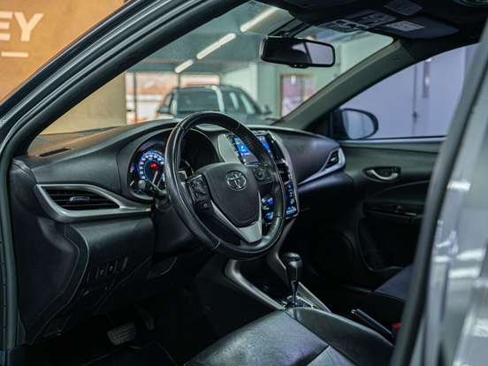 TOYOTA-YARIS-2021
